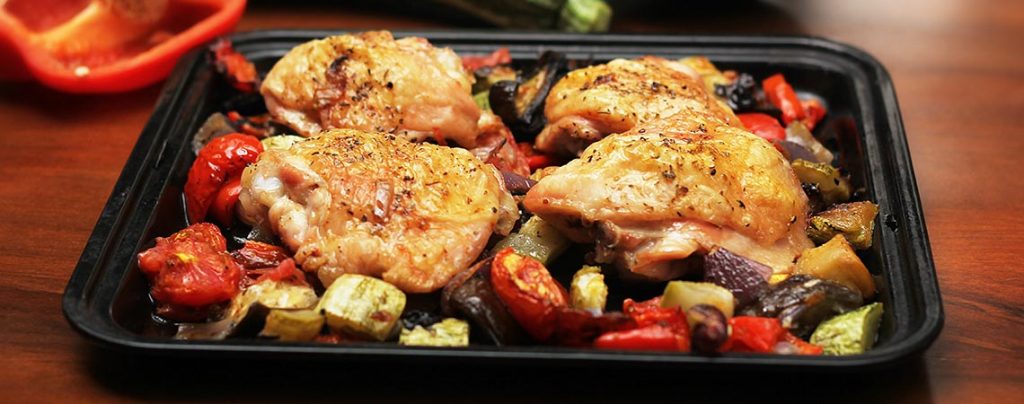 Pollo horneado con vegetales