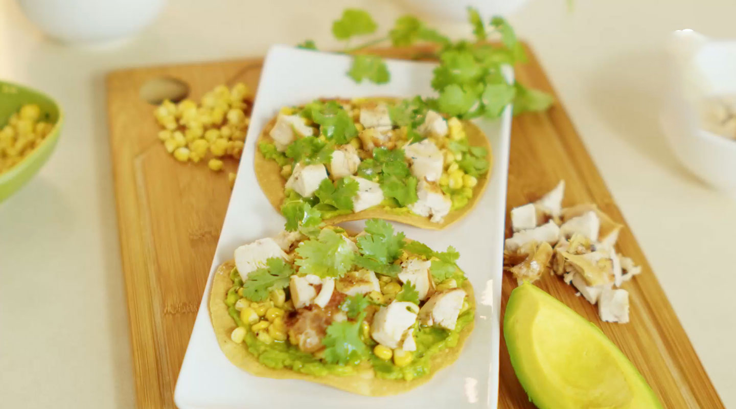 Chalupas de Pollo con Aguacate