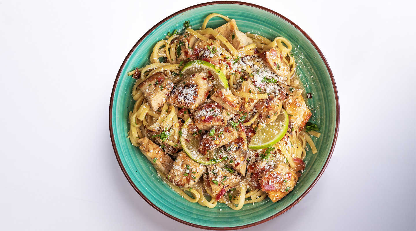 Pasta con filete de pollo ajo mantequilla