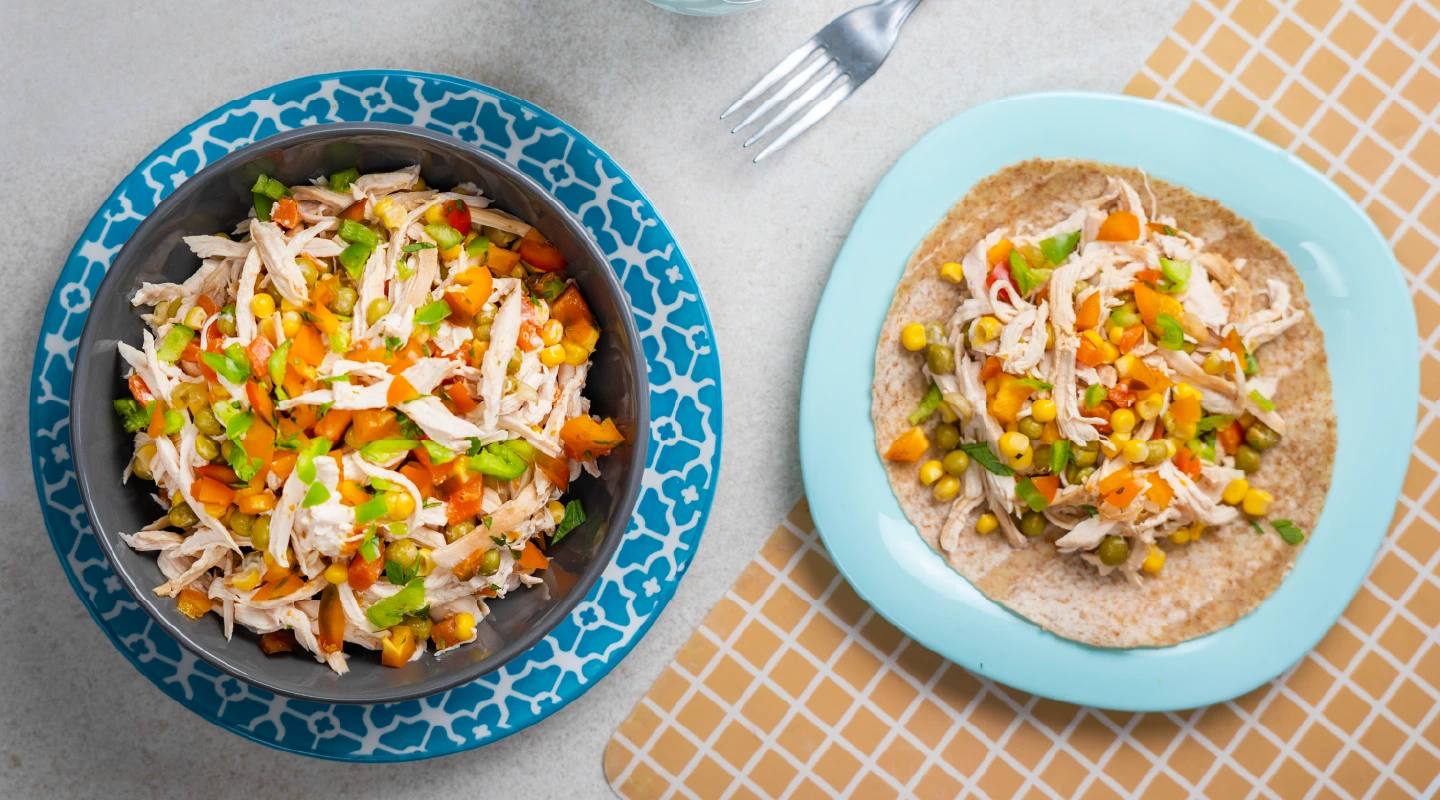 Ensalada fría de pollo con vegetales