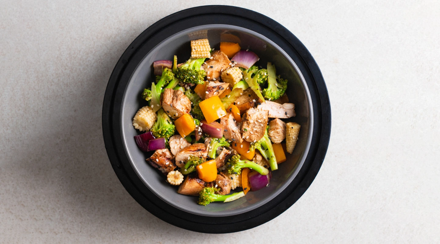 Pollo salteado con vegetales